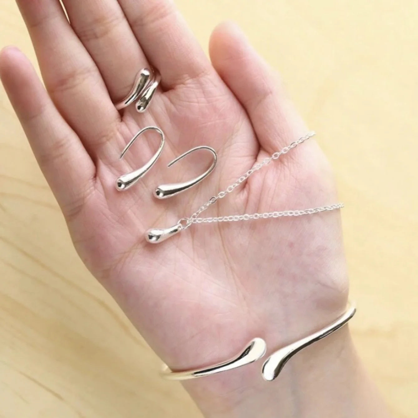 Fashion Teardrop Jewelry Set for Women Simple Ring Necklace Bracelet Earrings Set Suitable for Engagement Party Gift Jewelry