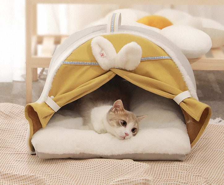 All-Season Cozy Cat House with Enclosed Nest