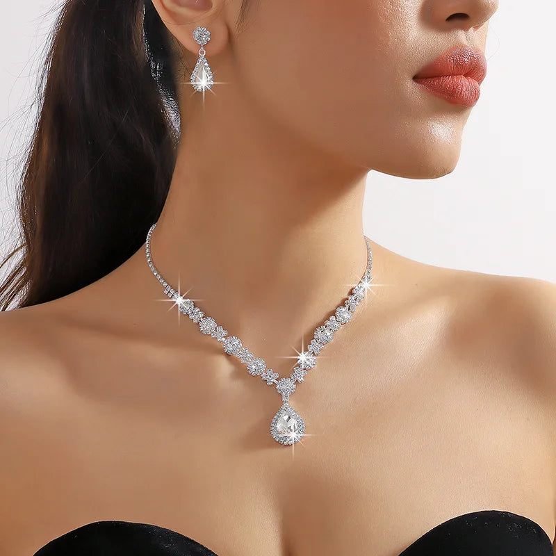 Simple and atmospheric water droplet necklace earrings two-piece set as a surprise birthday gift for girlfriend and best friend